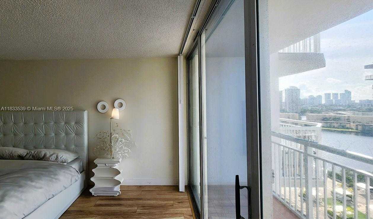 Small Image of 18051 Biscayne Blvd, Aventura, FL 33160, USA Number 20