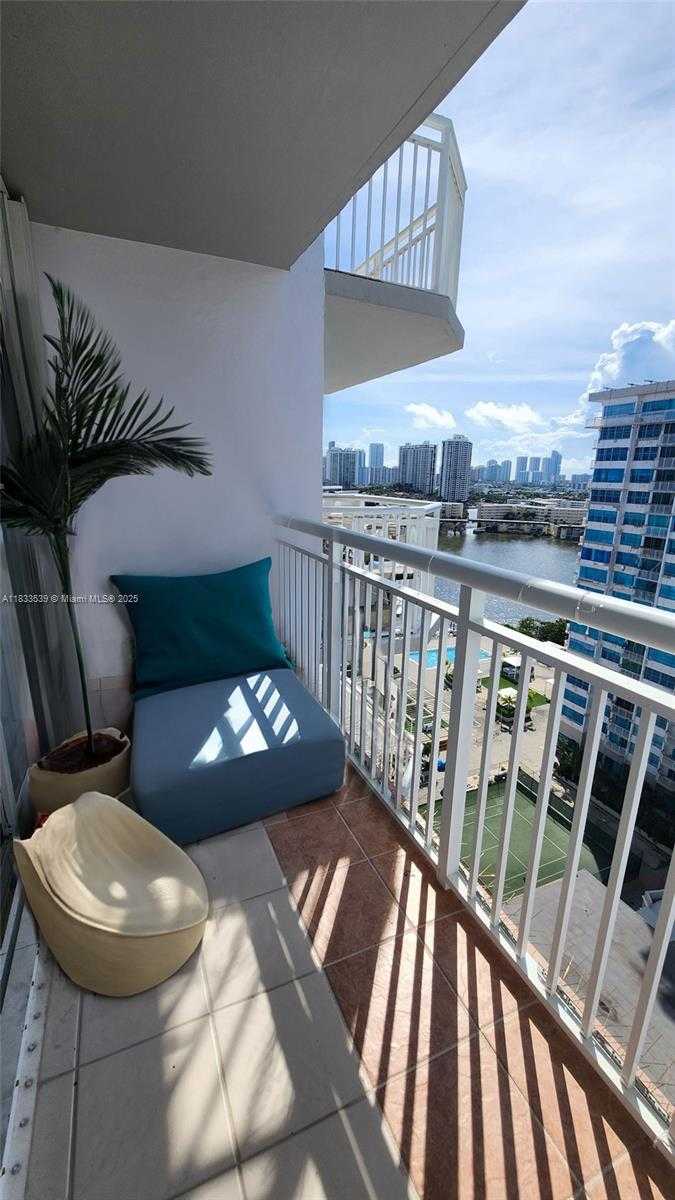 Small Image of 18051 Biscayne Blvd, Aventura, FL 33160, USA Number 22