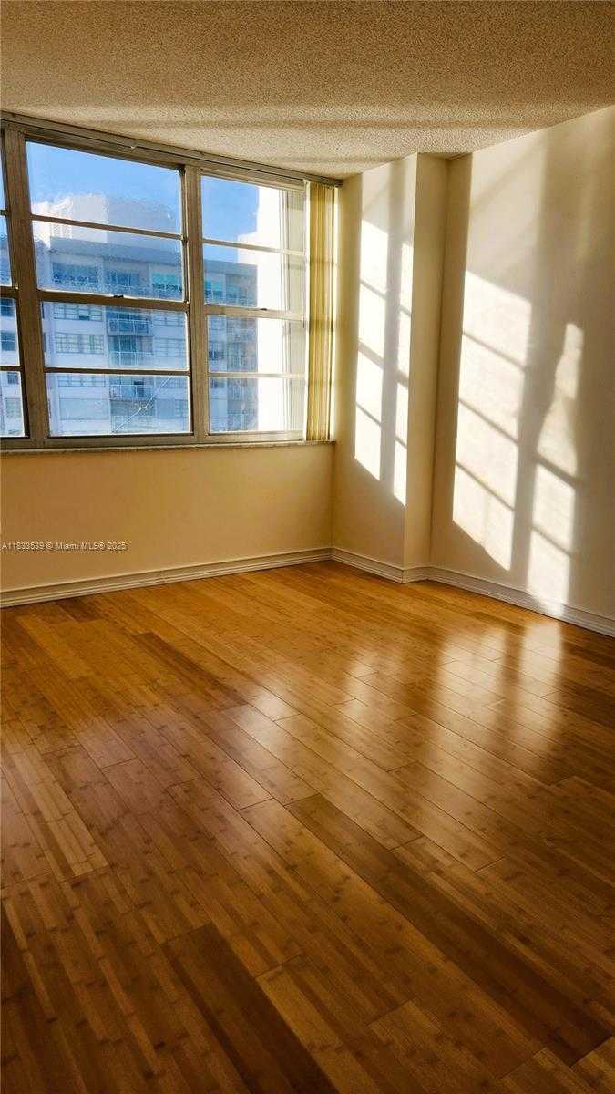 Small Image of 18051 Biscayne Blvd, Aventura, FL 33160, USA Number 25