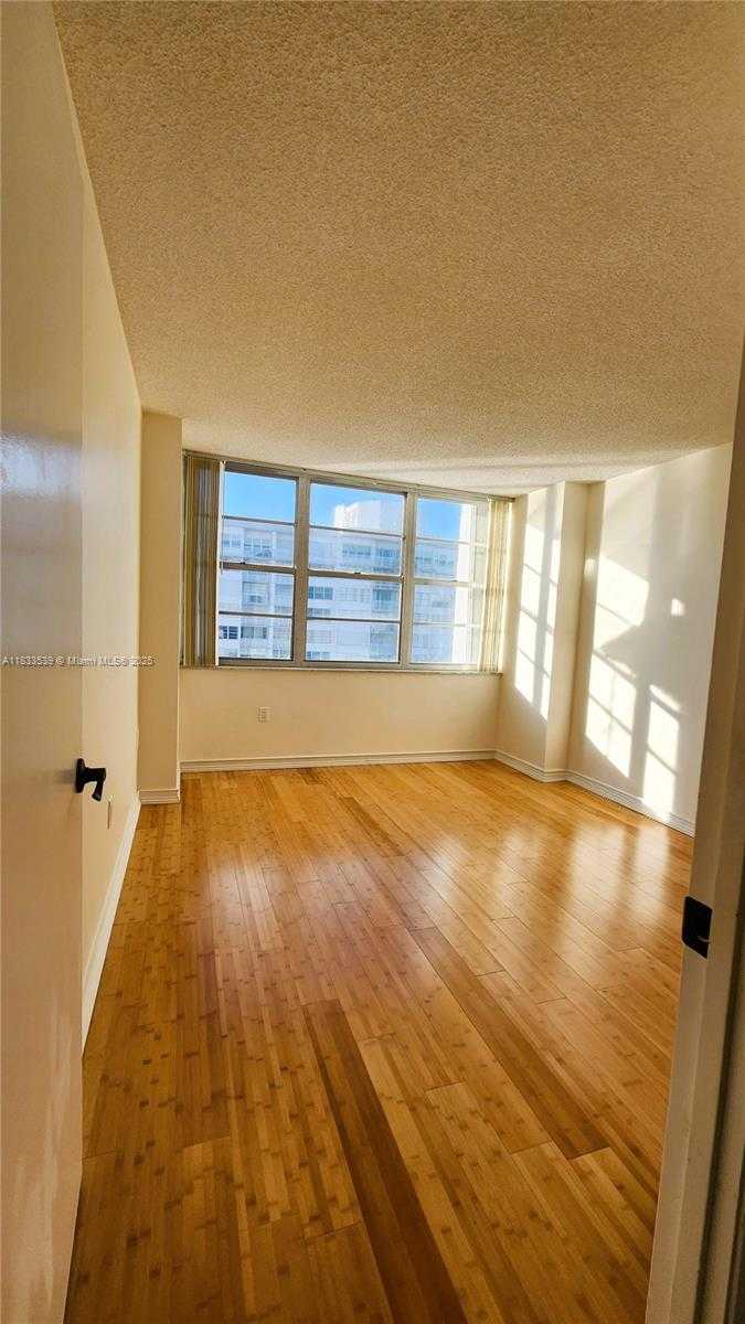 Small Image of 18051 Biscayne Blvd, Aventura, FL 33160, USA Number 26