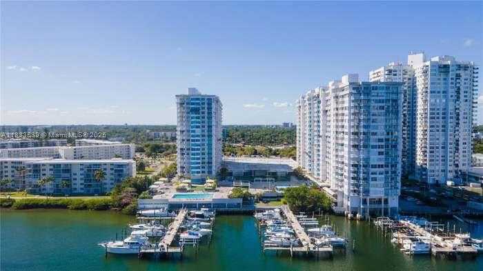 Small Image of 18051 Biscayne Blvd, Aventura, FL 33160, USA Number 32