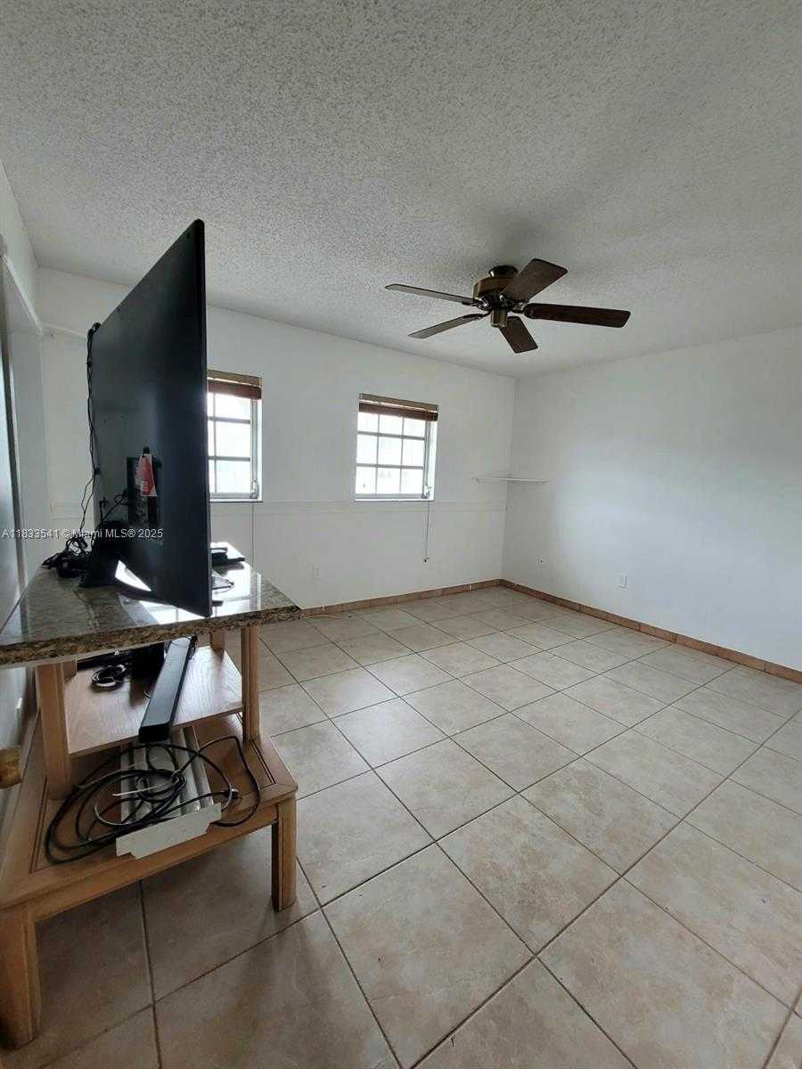 Small Image of 11 OLIVE DR #J, Hialeah Number 12