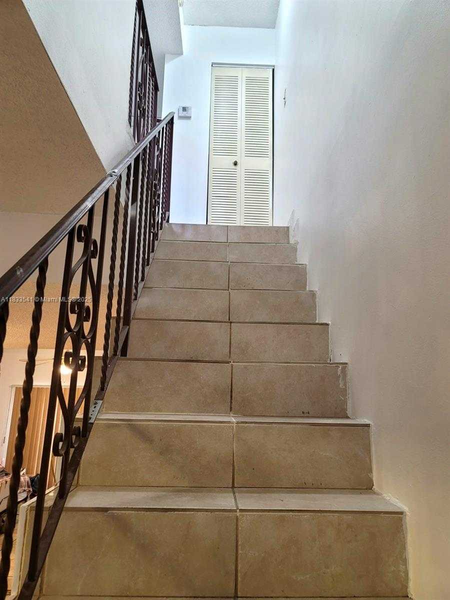 Small Image of 11 OLIVE DR #J, Hialeah Number 13