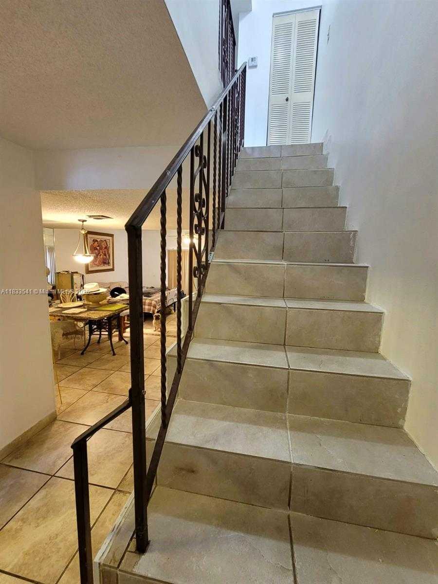 Small Image of 11 OLIVE DR #J, Hialeah Number 14
