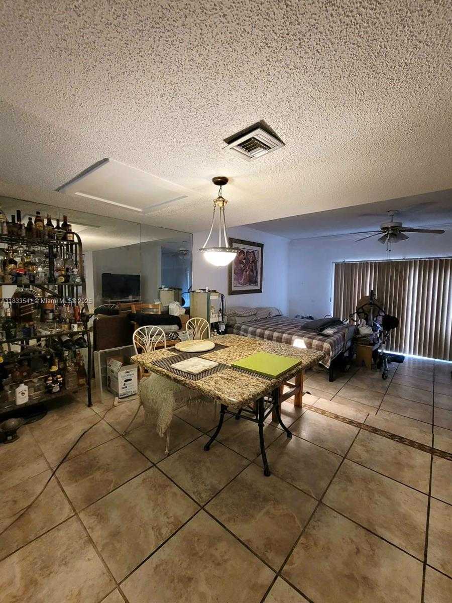 Small Image of 11 OLIVE DR #J, Hialeah Number 16