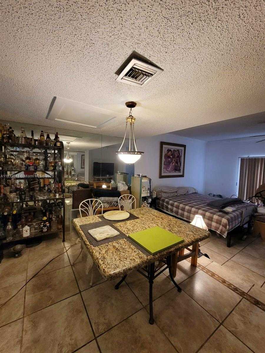 Small Image of 11 OLIVE DR #J, Hialeah Number 17