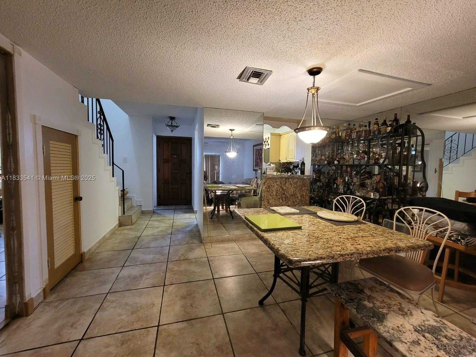 Small Image of 11 OLIVE DR #J, Hialeah Number 19