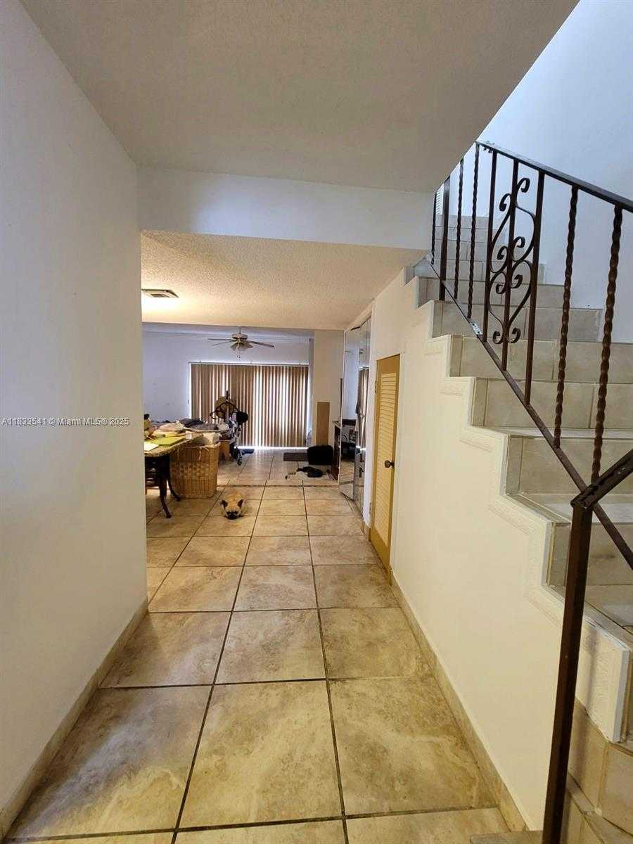 Small Image of 11 OLIVE DR #J, Hialeah Number 20
