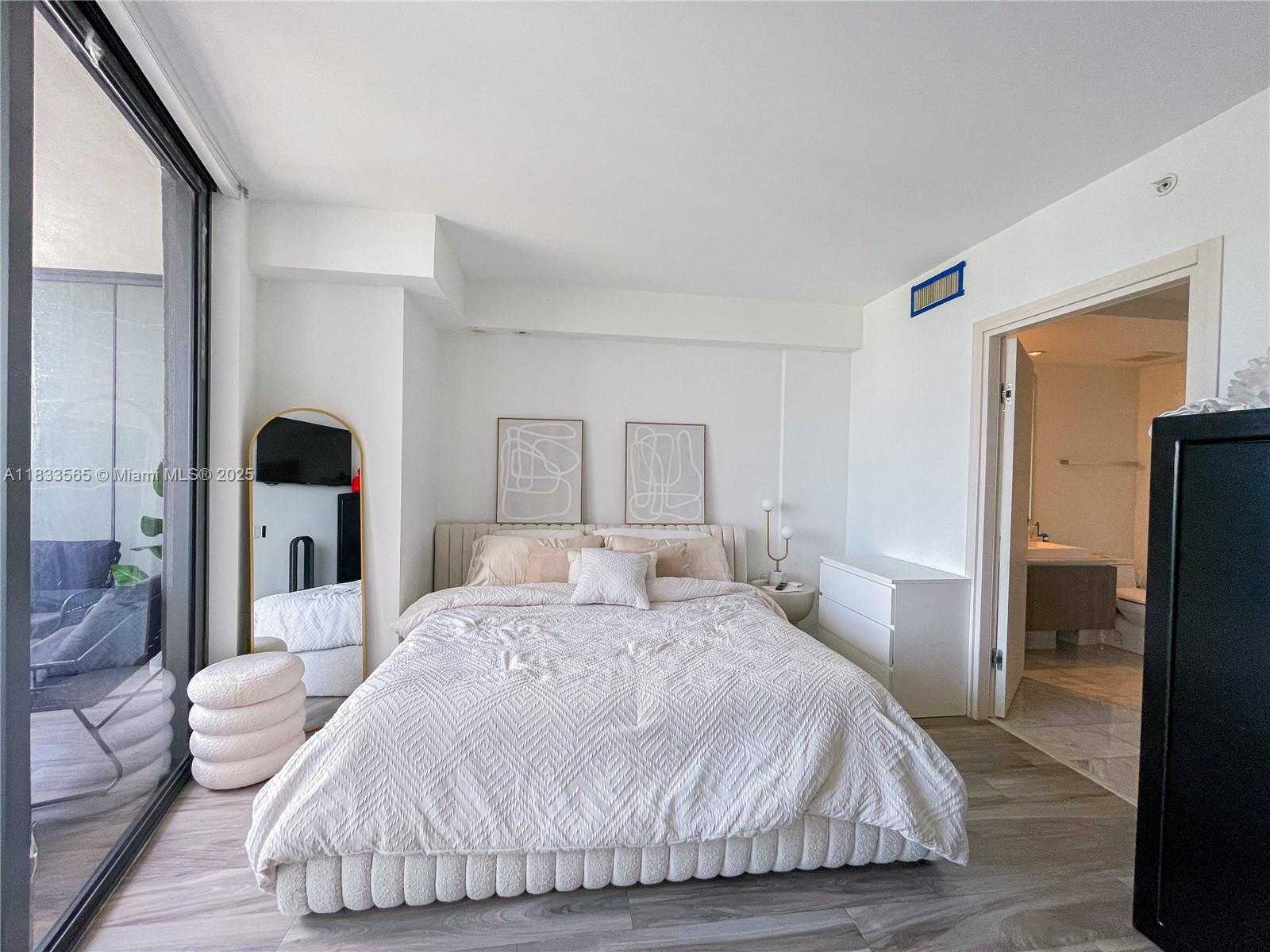 Small Image of 801 SOUTH MIAMI AVE #4204, Miami Number 24