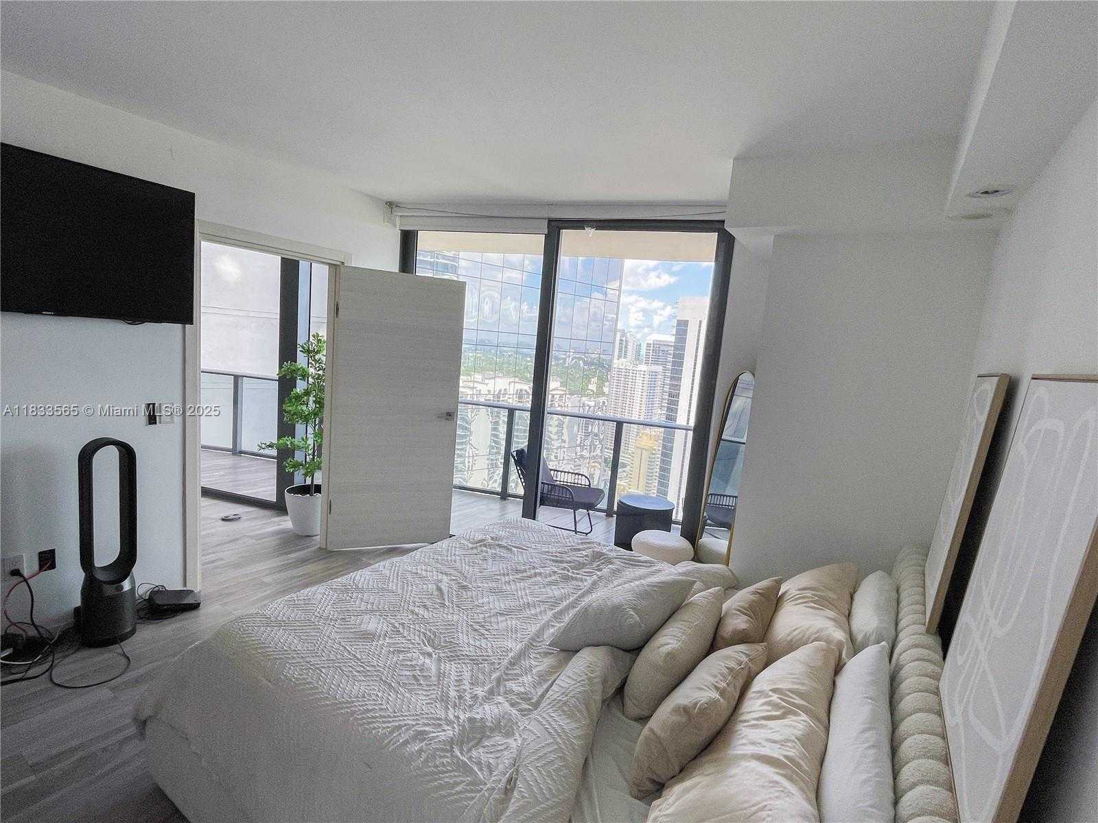 Small Image of 801 SOUTH MIAMI AVE #4204, Miami Number 25