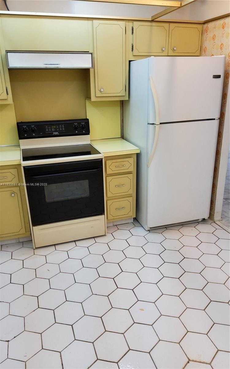 Small Image of 1600 SOUTH OCEAN DR #5B, Hollywood Number 2