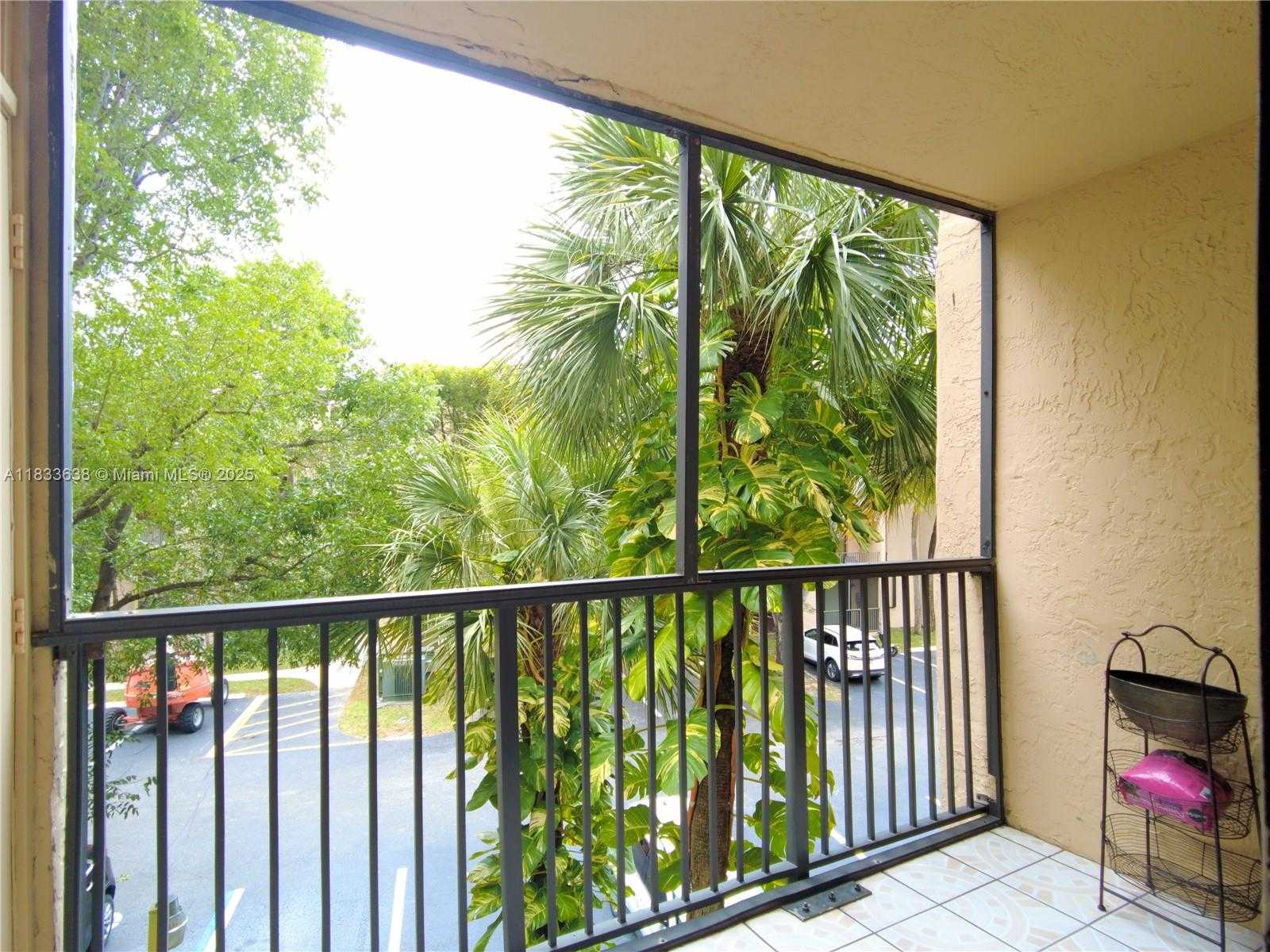 Small Image of 14311 N Kendall Dr, Miami, FL 33186, USA Number 10