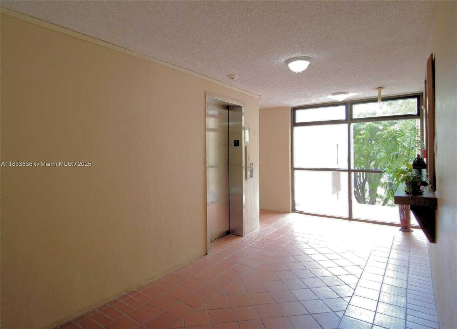 Small Image of 14311 N Kendall Dr, Miami, FL 33186, USA Number 12