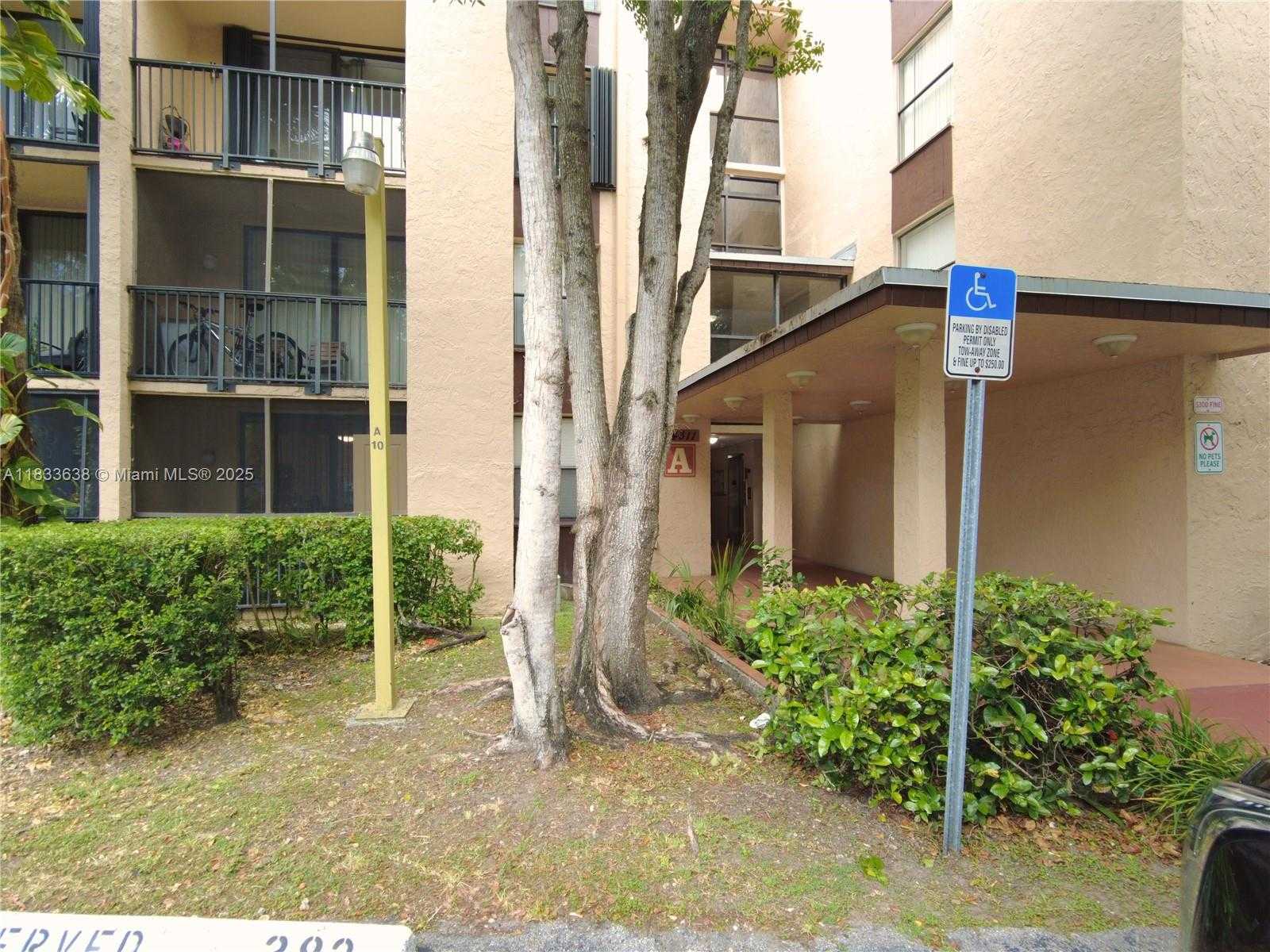 Small Image of 14311 N Kendall Dr, Miami, FL 33186, USA Number 13