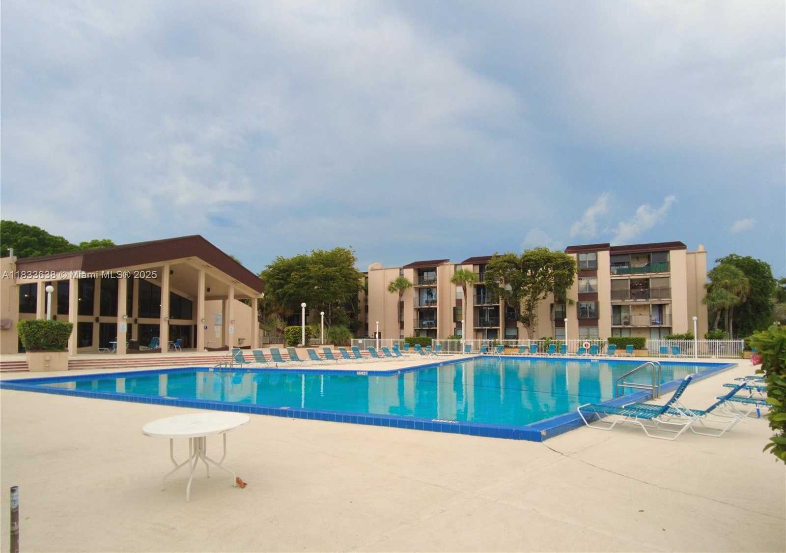 Small Image of 14311 N Kendall Dr, Miami, FL 33186, USA Number 16
