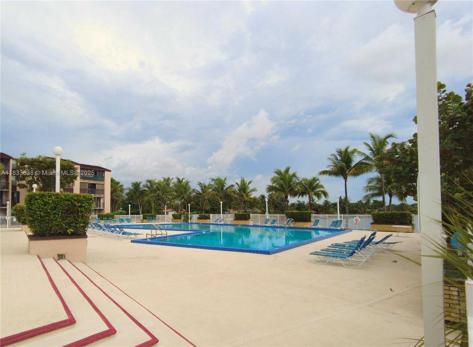 Small Image of 14311 N Kendall Dr, Miami, FL 33186, USA Number 17