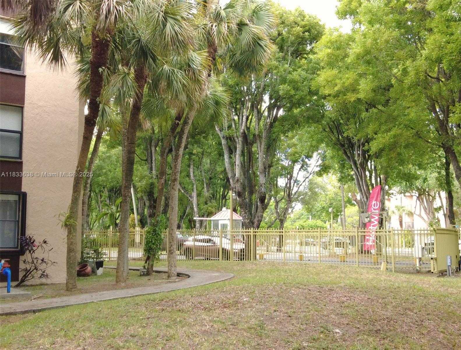 Small Image of 14311 N Kendall Dr, Miami, FL 33186, USA Number 18