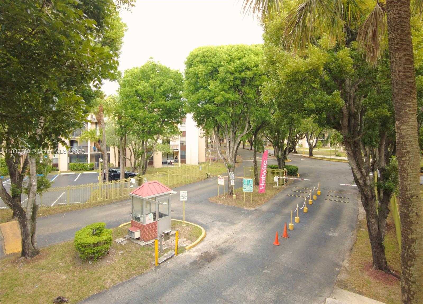 Small Image of 14311 N Kendall Dr, Miami, FL 33186, USA Number 20