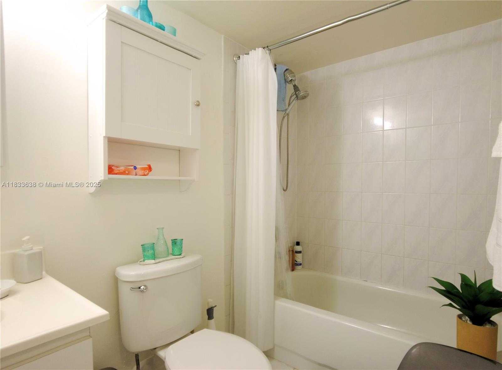 Small Image of 14311 N Kendall Dr, Miami, FL 33186, USA Number 4