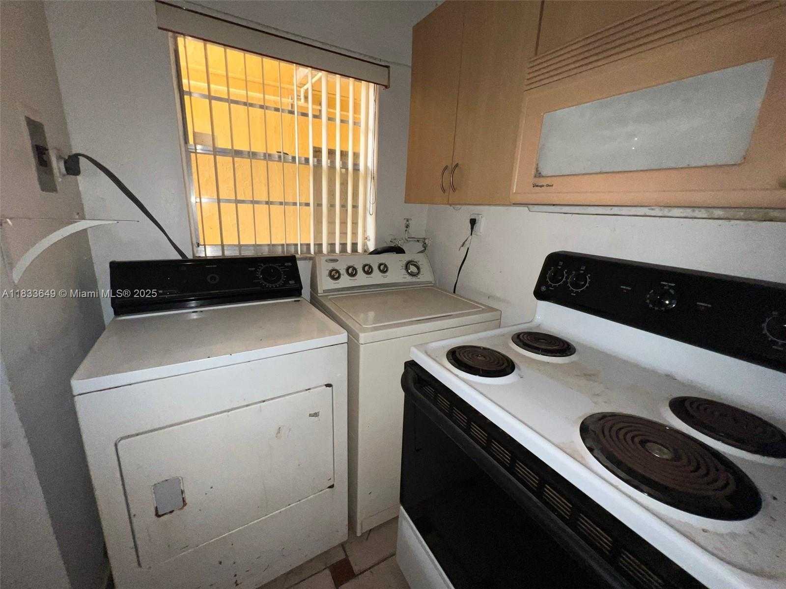 Small Image of 1555 WEST 44TH PL #103, Hialeah Number 11