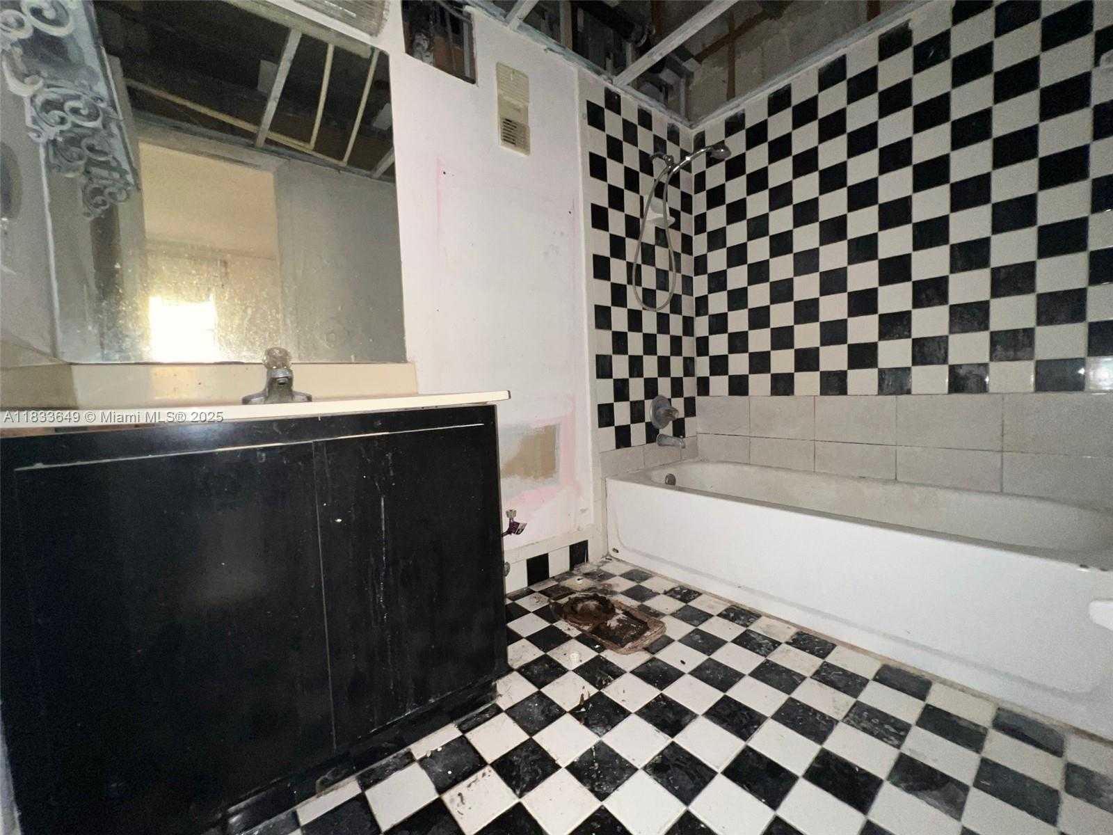 Small Image of 1555 WEST 44TH PL #103, Hialeah Number 12
