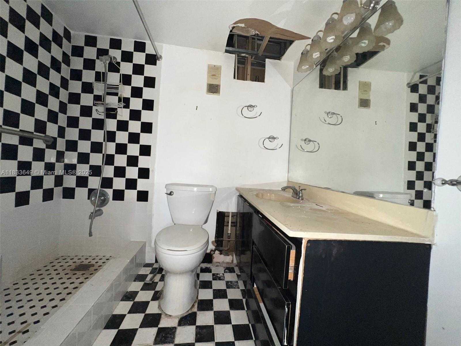 Small Image of 1555 WEST 44TH PL #103, Hialeah Number 14