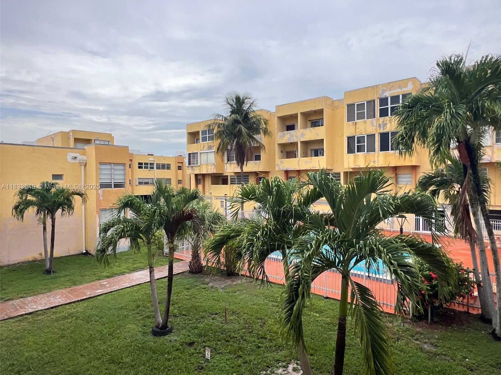 Small Image of 1555 WEST 44TH PL #103, Hialeah Number 18