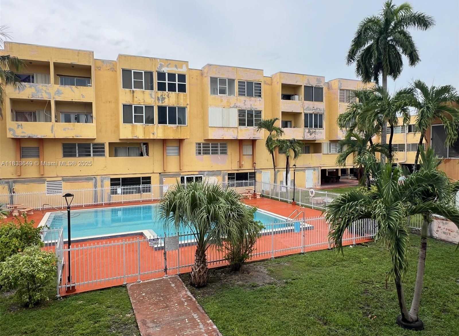 Small Image of 1555 WEST 44TH PL #103, Hialeah Number 19