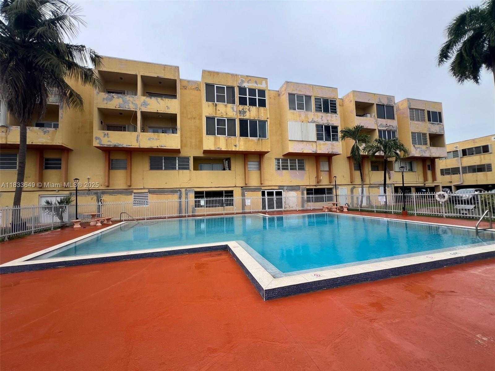 Small Image of 1555 WEST 44TH PL #103, Hialeah Number 2