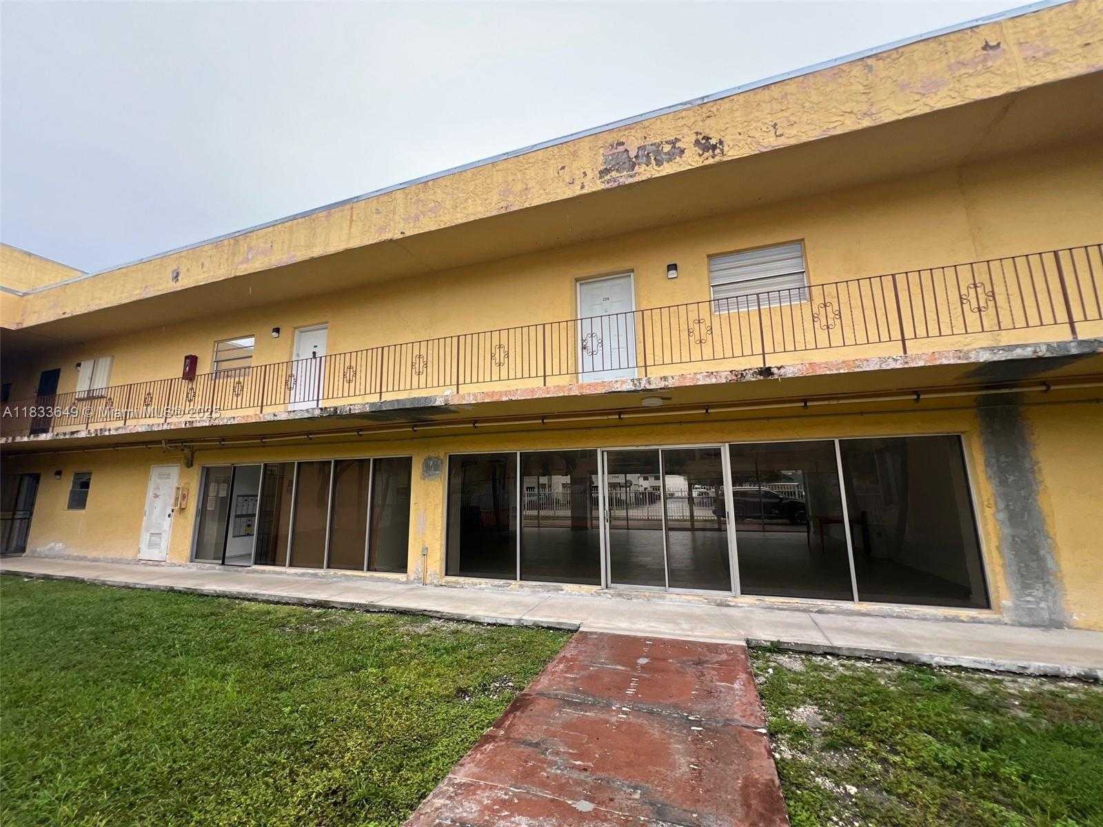 Small Image of 1555 WEST 44TH PL #103, Hialeah Number 3