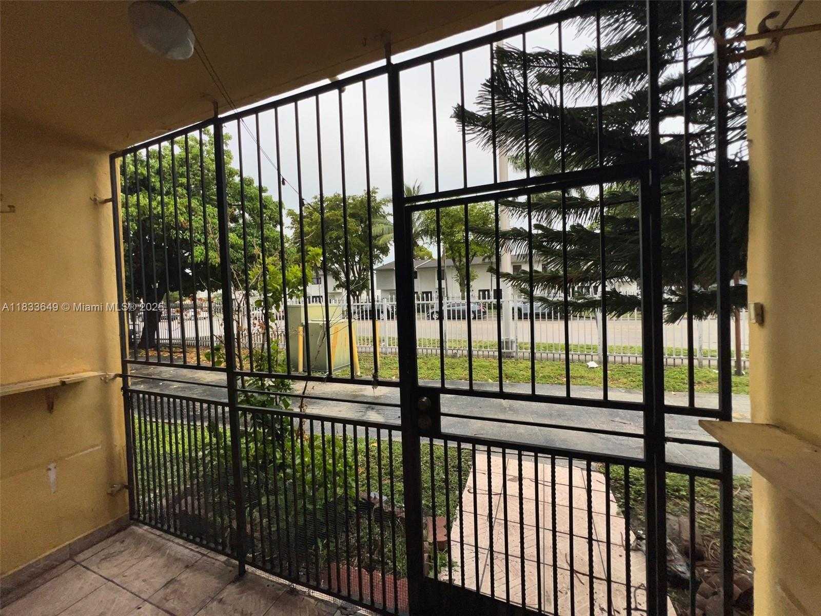 Small Image of 1555 WEST 44TH PL #103, Hialeah Number 4