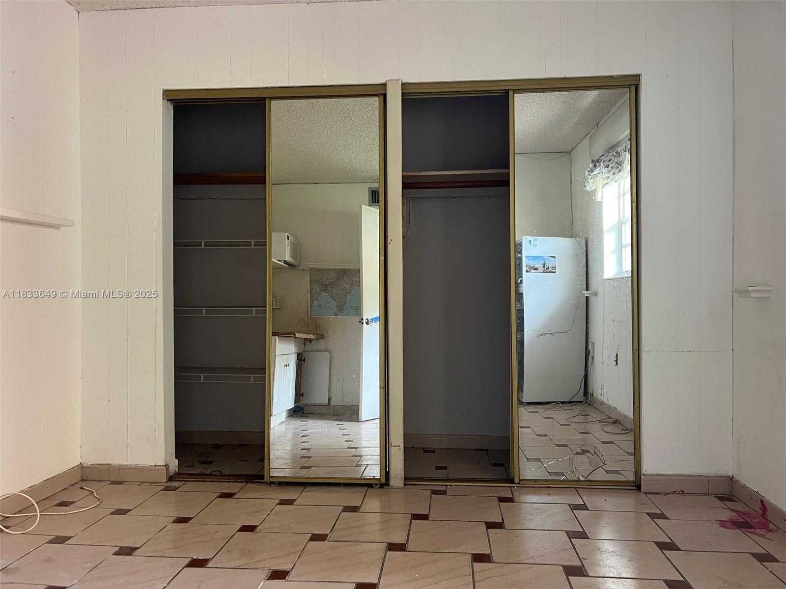 Small Image of 1555 WEST 44TH PL #103, Hialeah Number 5