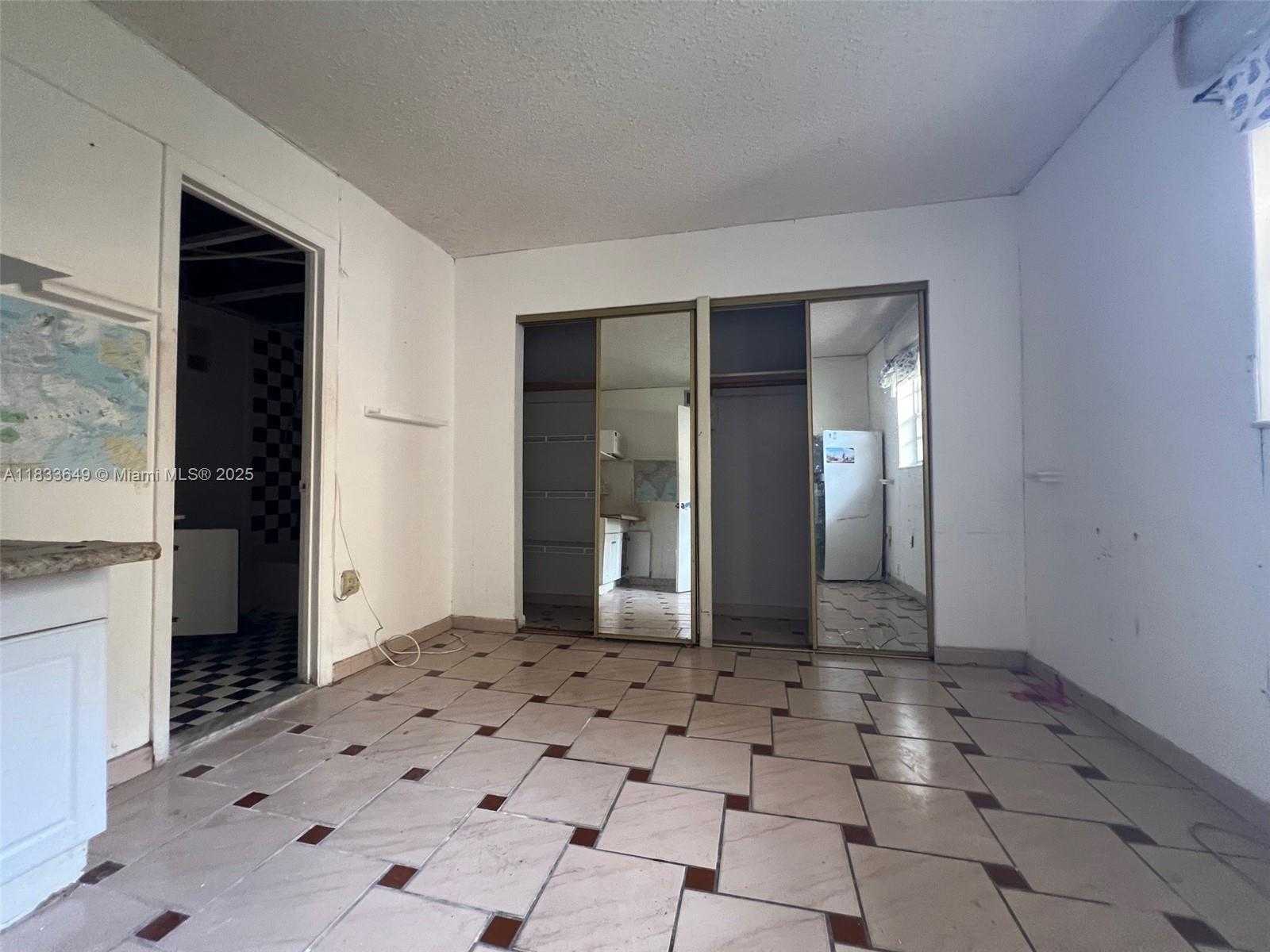 Small Image of 1555 WEST 44TH PL #103, Hialeah Number 6
