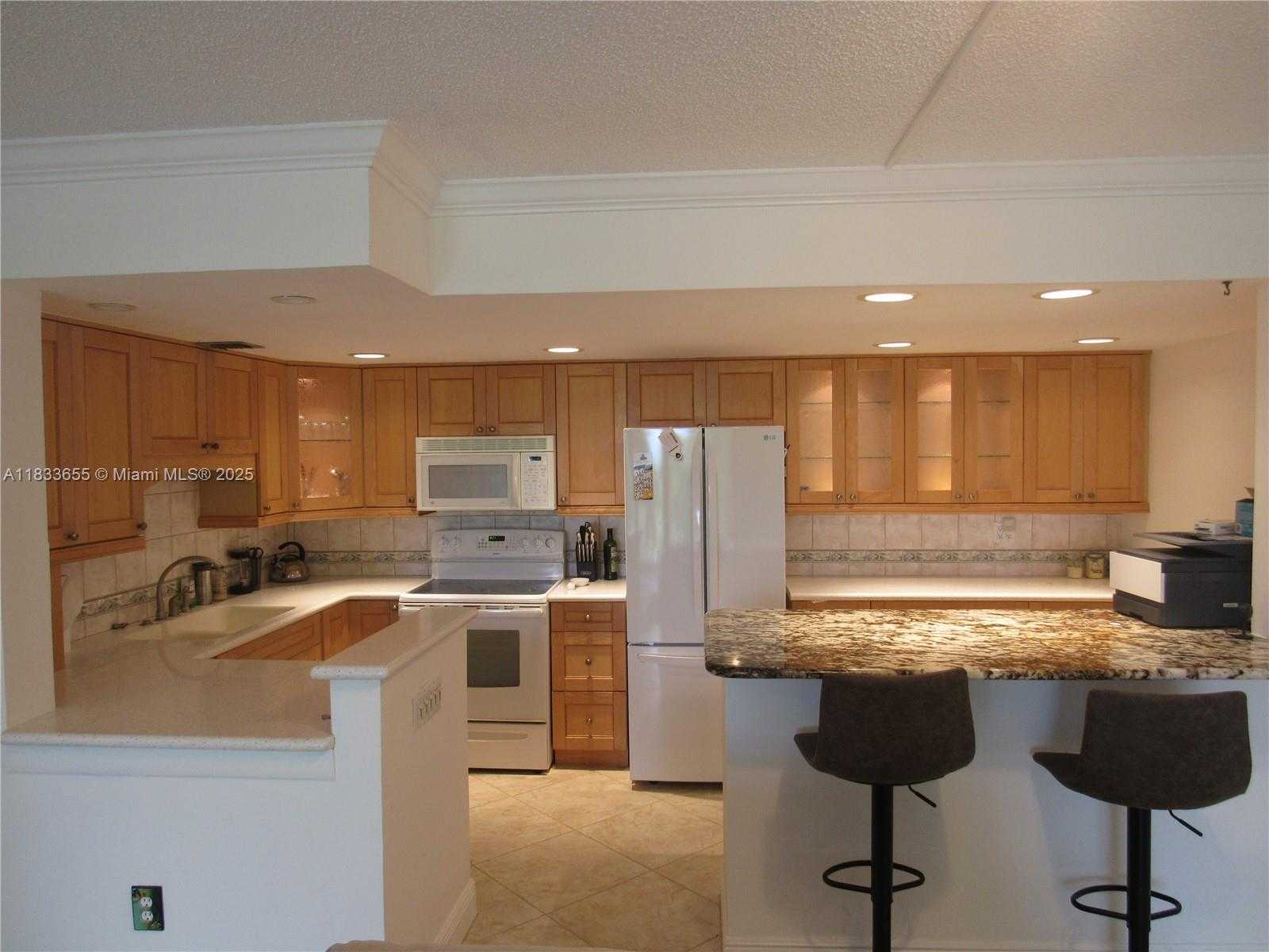 Small Image of 1101 RIVER REACH DR #418, Fort Lauderdale Number 6