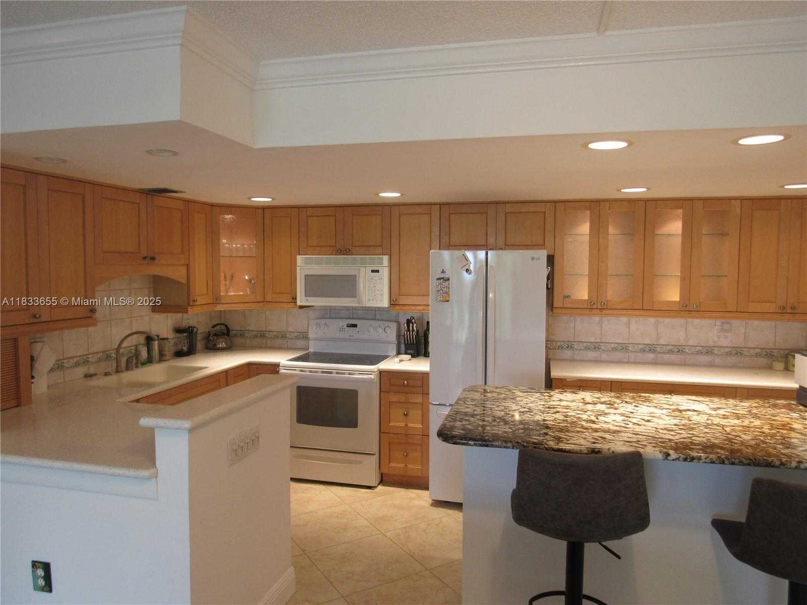Small Image of 1101 RIVER REACH DR #418, Fort Lauderdale Number 7