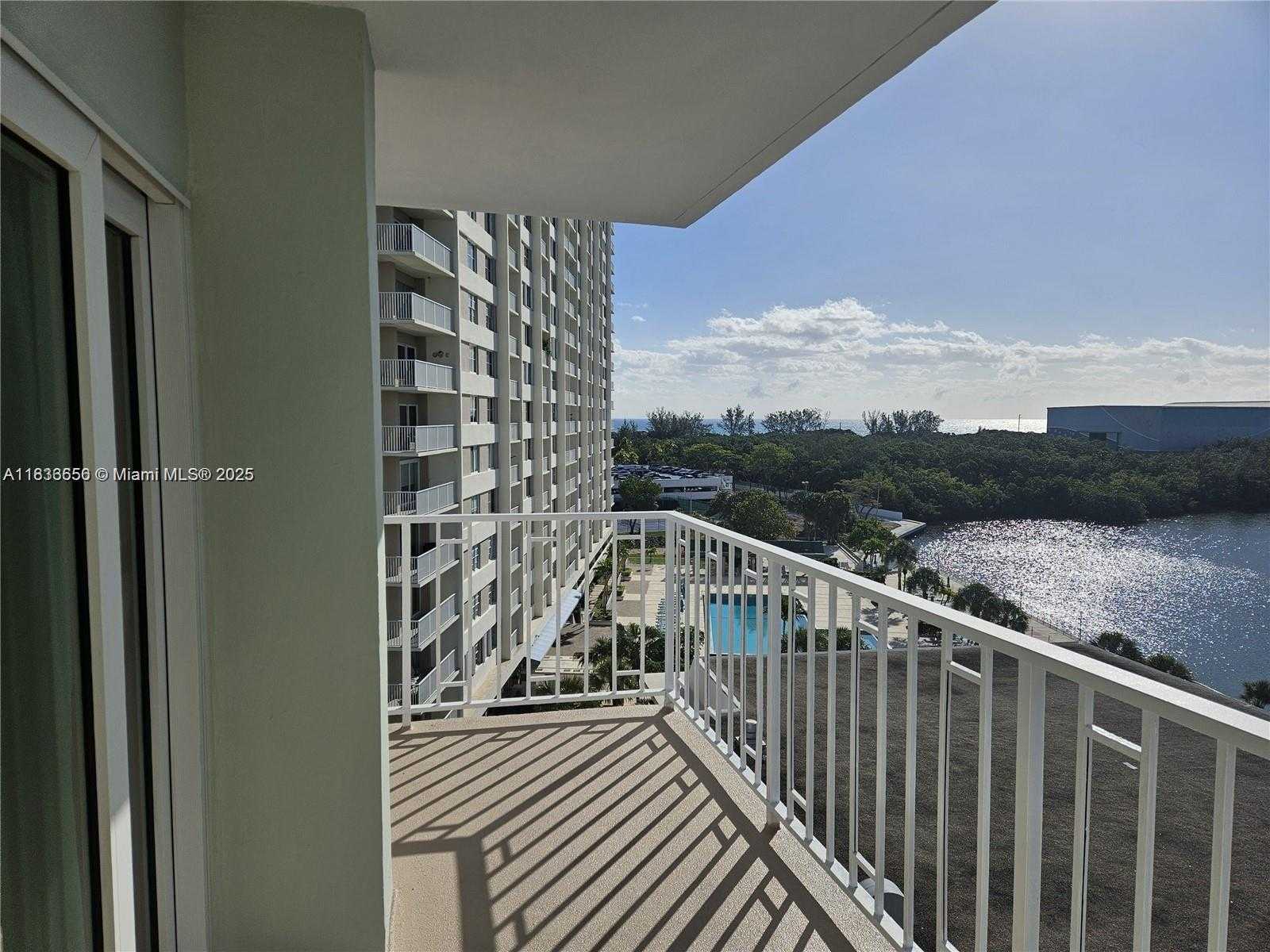 Small Image of 500 BAYVIEW DR #732, Sunny Isles Beach Number 12