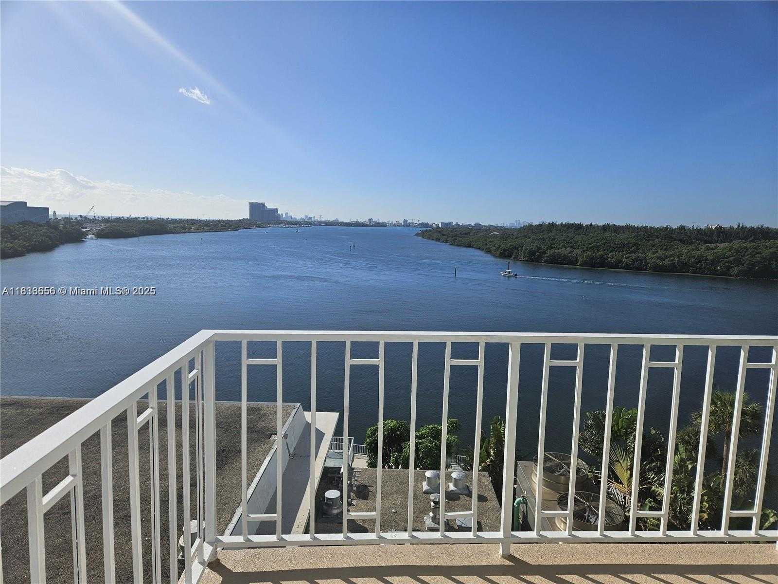 Small Image of 500 BAYVIEW DR #732, Sunny Isles Beach Number 13
