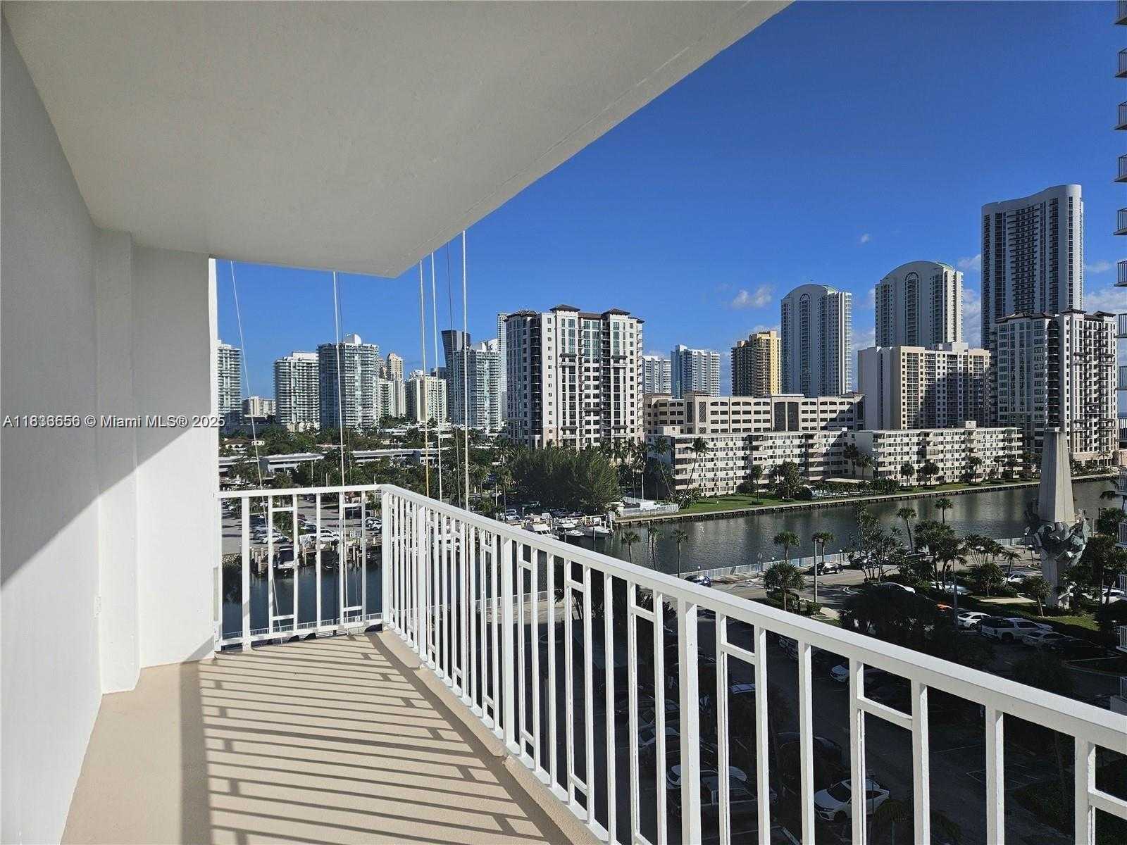 Small Image of 500 BAYVIEW DR #732, Sunny Isles Beach Number 14