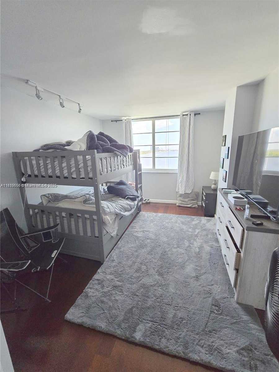 Small Image of 500 BAYVIEW DR #732, Sunny Isles Beach Number 16