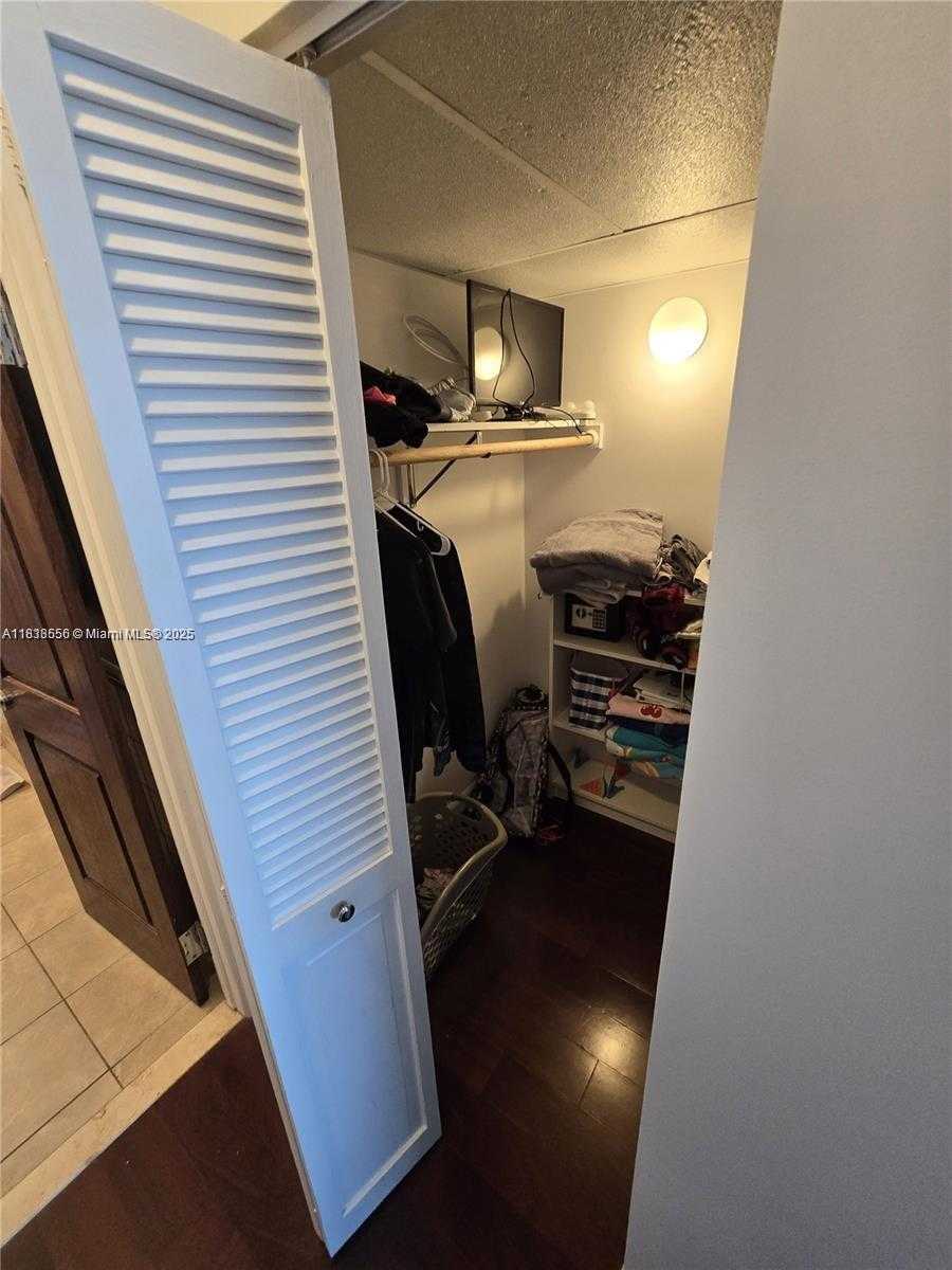 Small Image of 500 BAYVIEW DR #732, Sunny Isles Beach Number 20