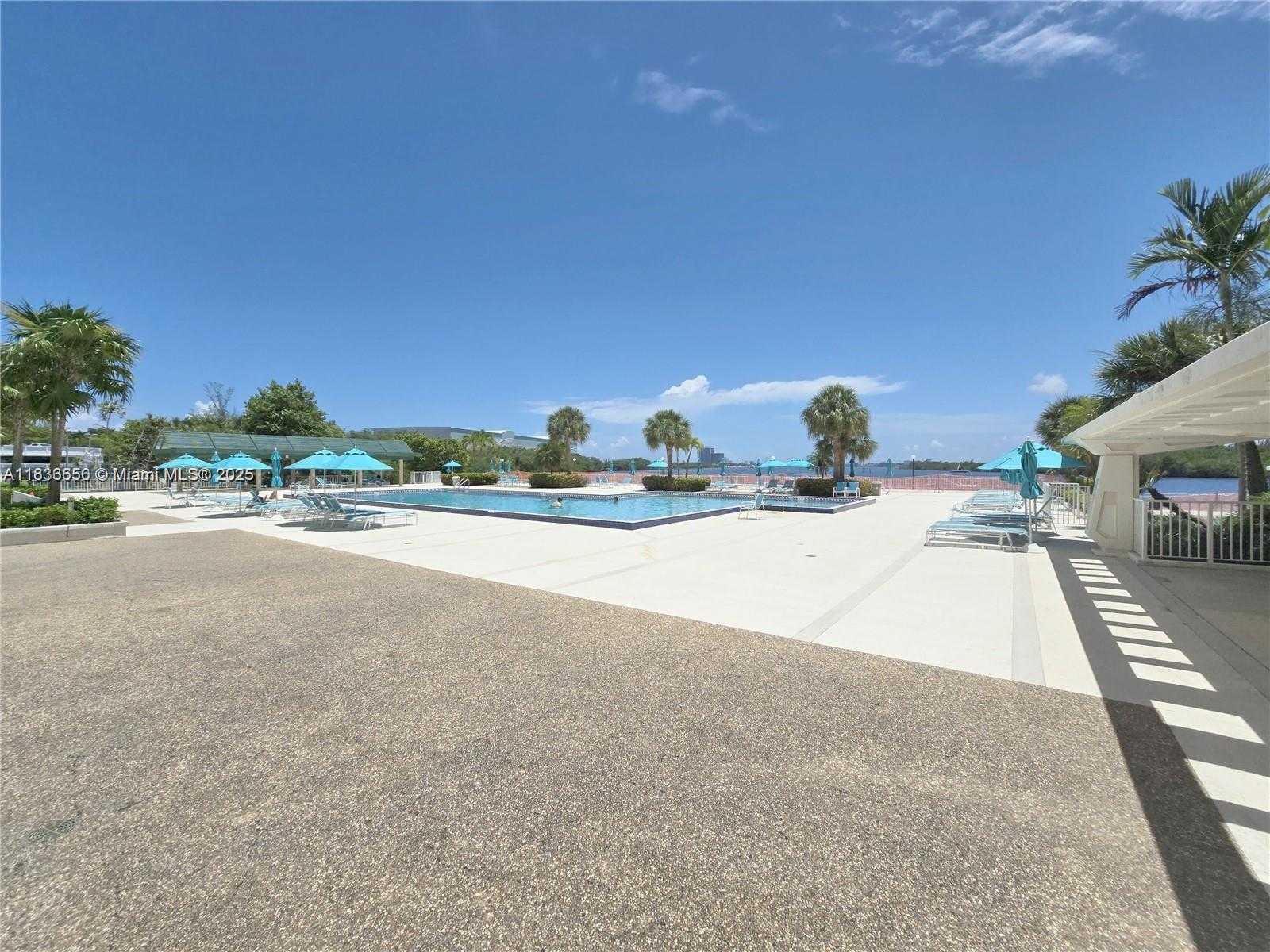 Small Image of 500 BAYVIEW DR #732, Sunny Isles Beach Number 25