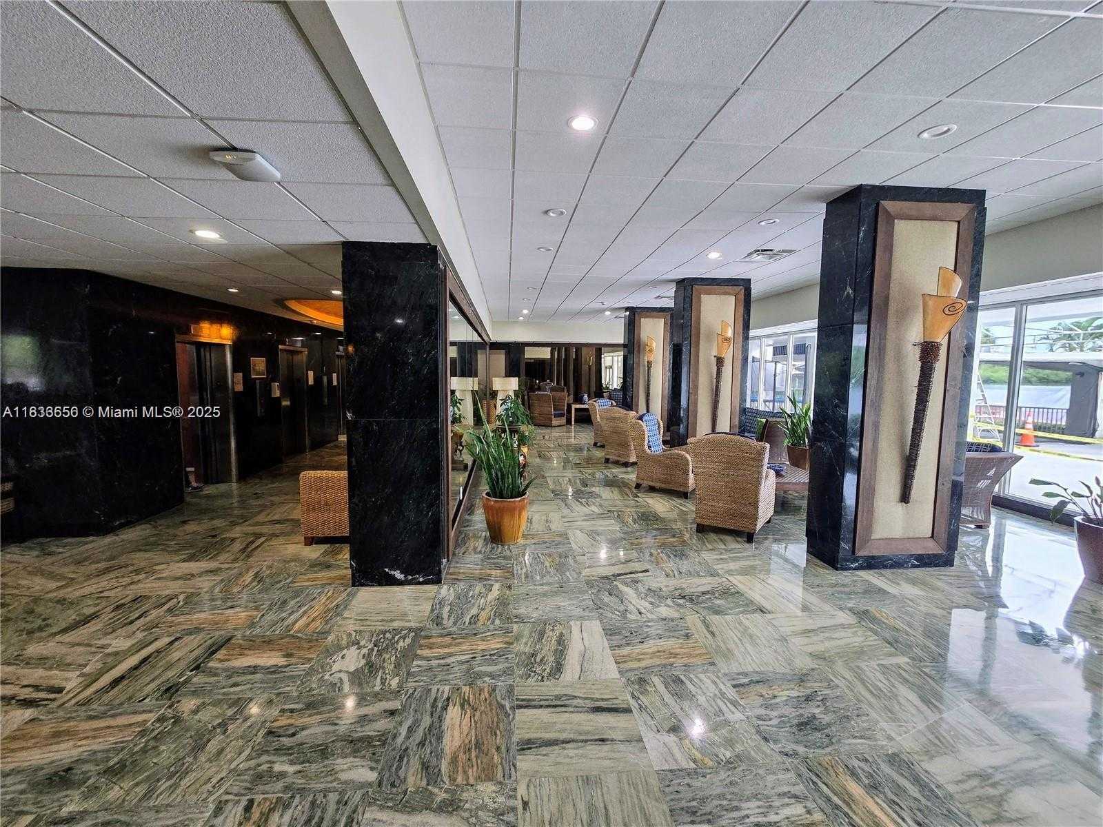 Small Image of 500 BAYVIEW DR #732, Sunny Isles Beach Number 3