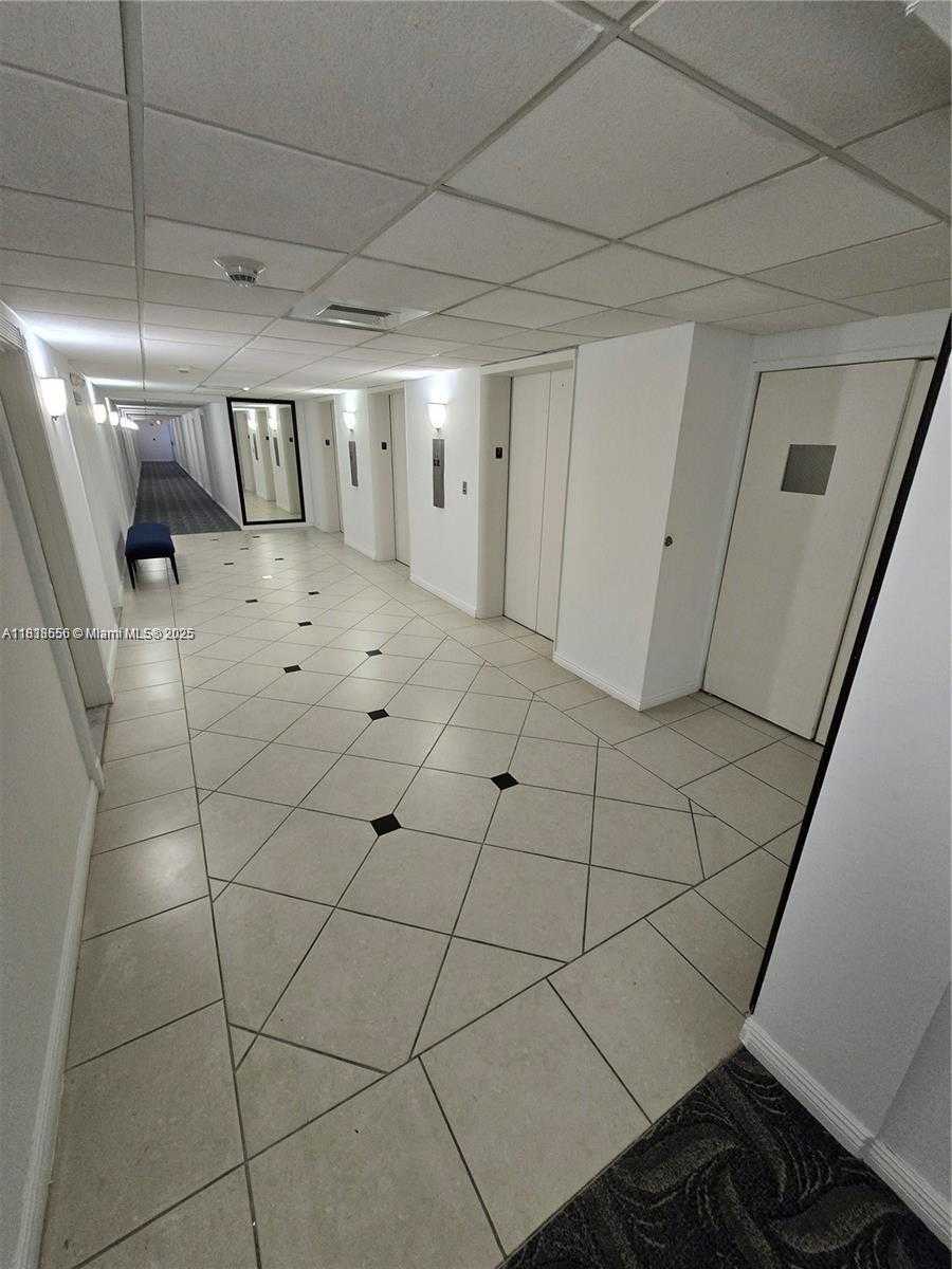 Small Image of 500 BAYVIEW DR #732, Sunny Isles Beach Number 6