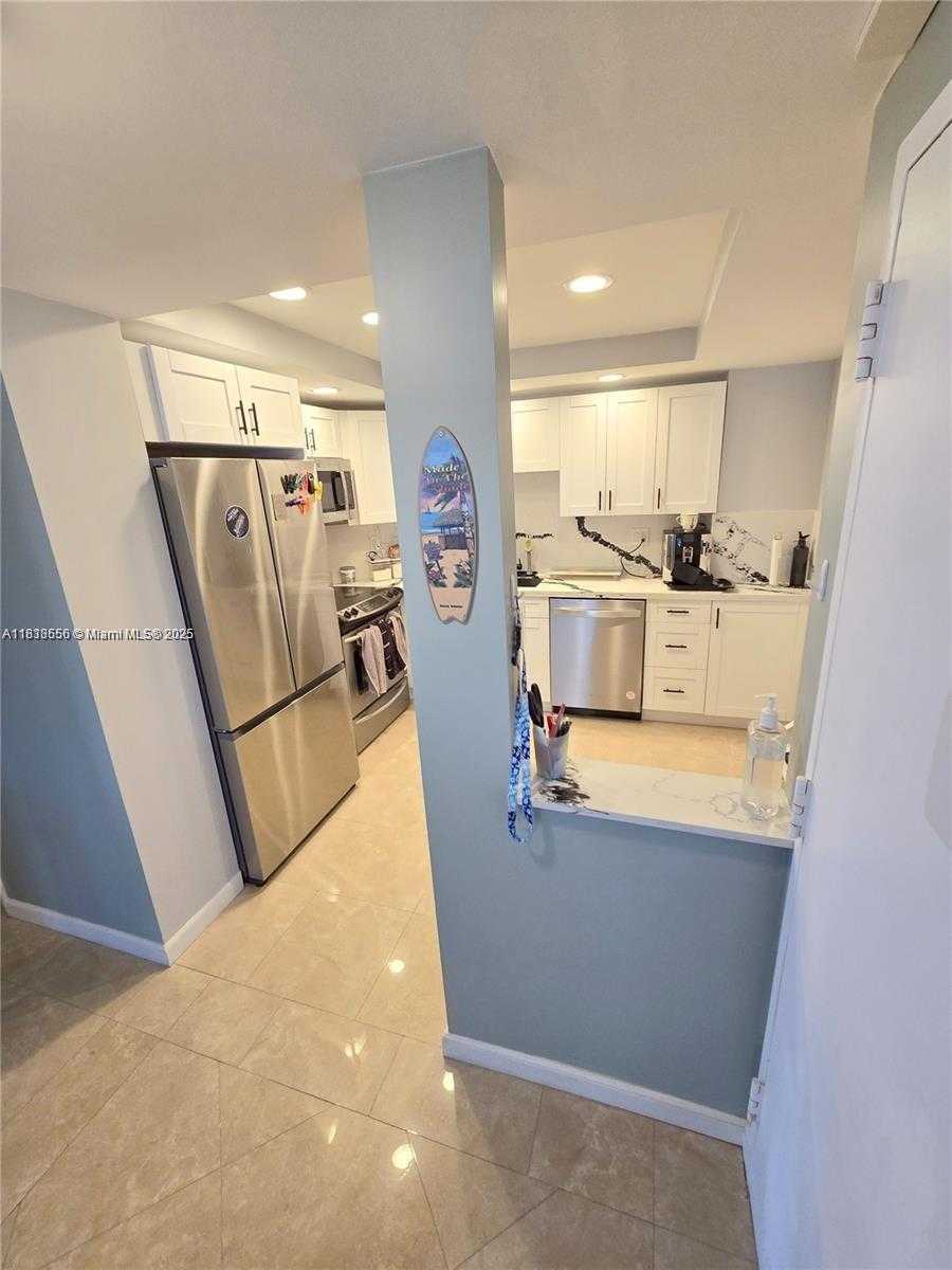 Small Image of 500 BAYVIEW DR #732, Sunny Isles Beach Number 7