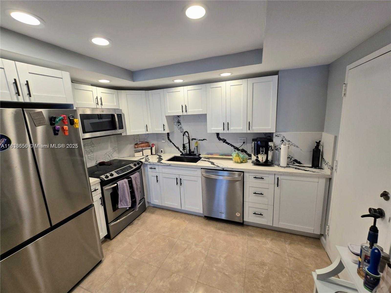 Small Image of 500 BAYVIEW DR #732, Sunny Isles Beach Number 8