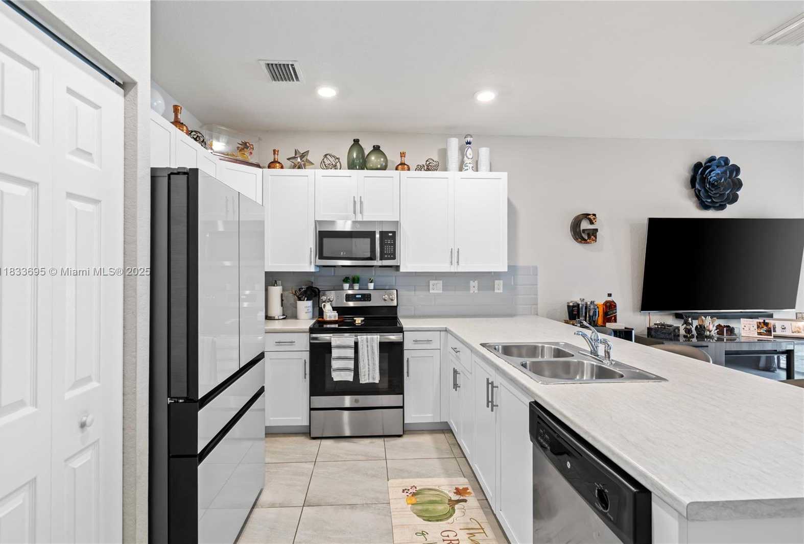 Small Image of 10468 WEST 33RD LN, Hialeah Number 15