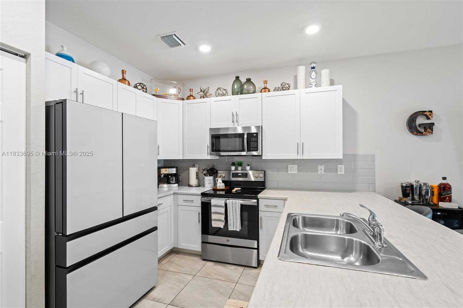 Small Image of 10468 WEST 33RD LN, Hialeah Number 16