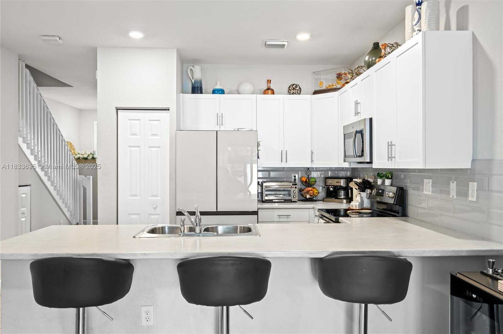 Small Image of 10468 WEST 33RD LN, Hialeah Number 19
