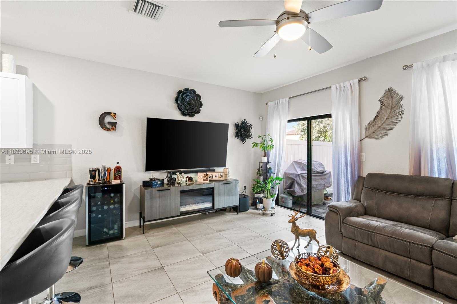 Small Image of 10468 WEST 33RD LN, Hialeah Number 22