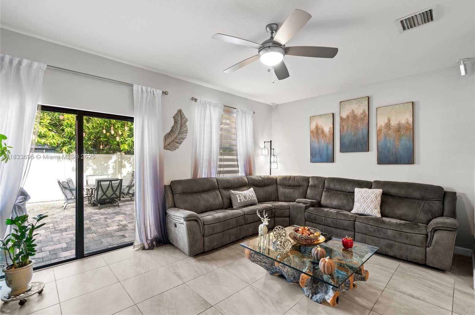 Small Image of 10468 WEST 33RD LN, Hialeah Number 23